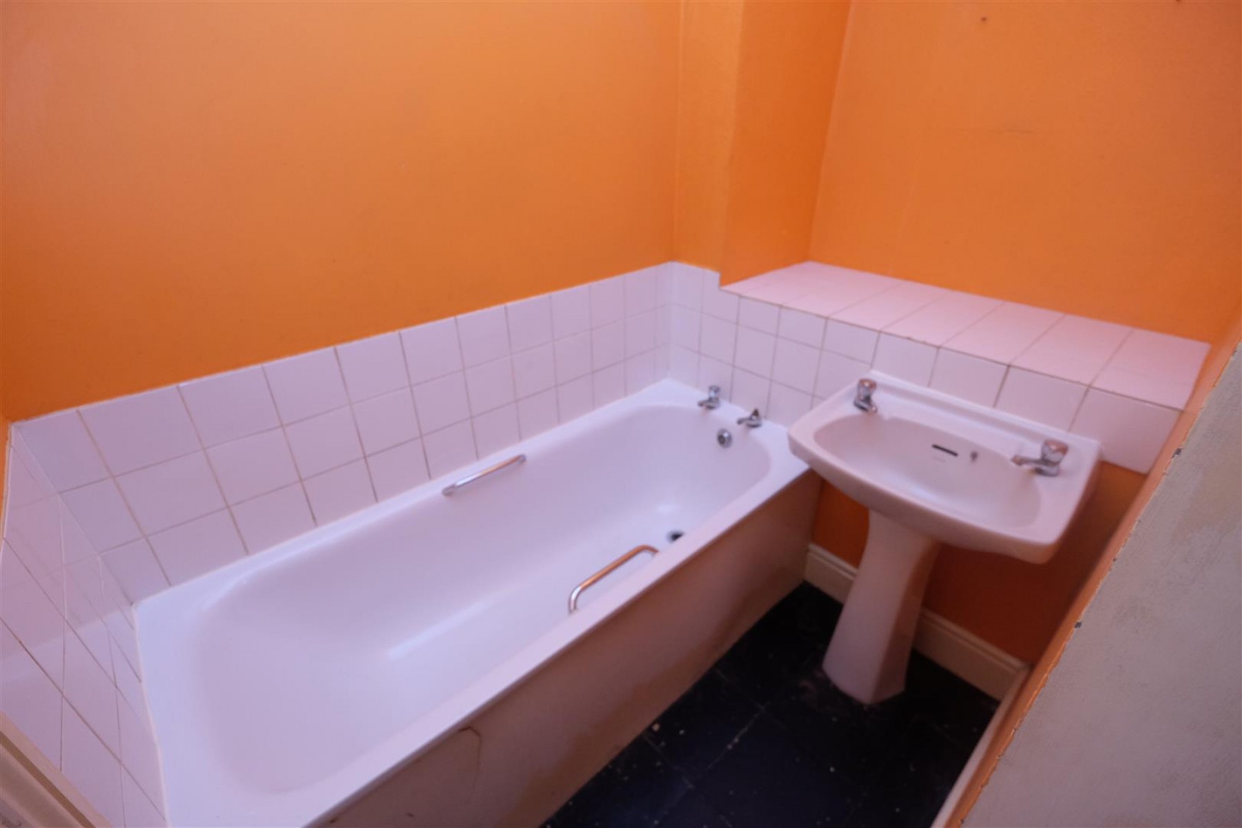 Images for FLAT FOR UPDATING - BATH