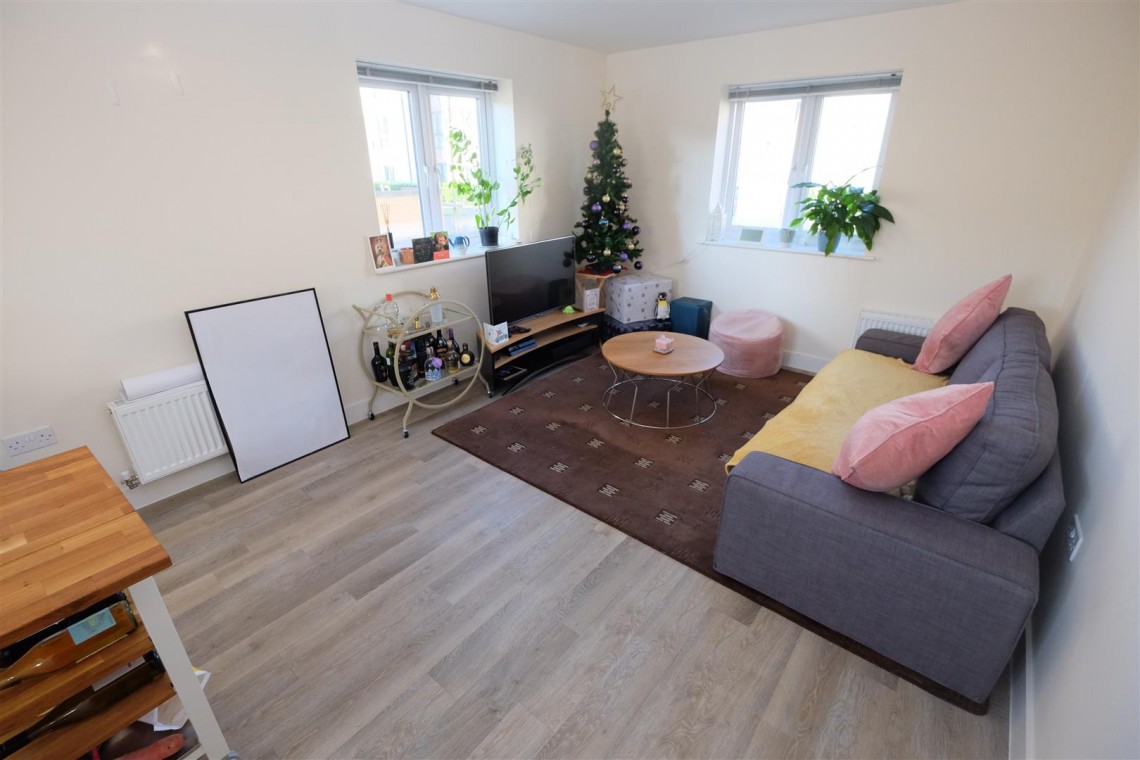 Images for 2 BED 2 BATH FLAT | LET | PATCHWAY