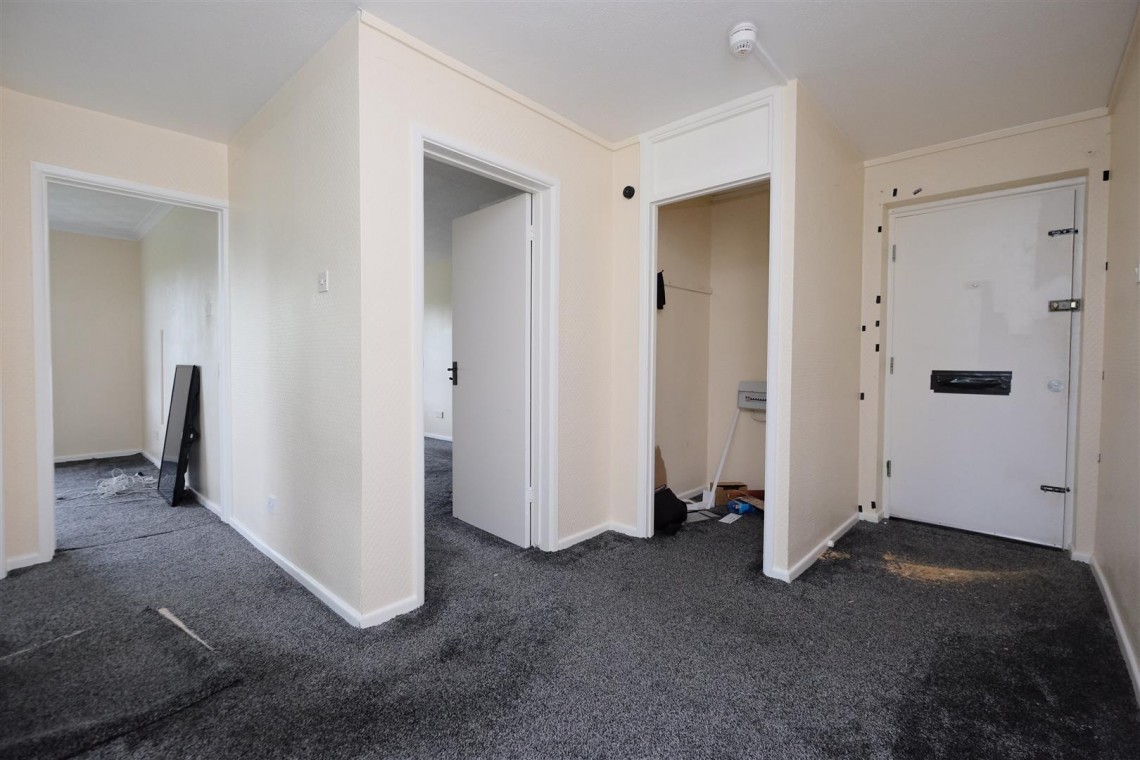 Images for VACANT FLAT | BS16