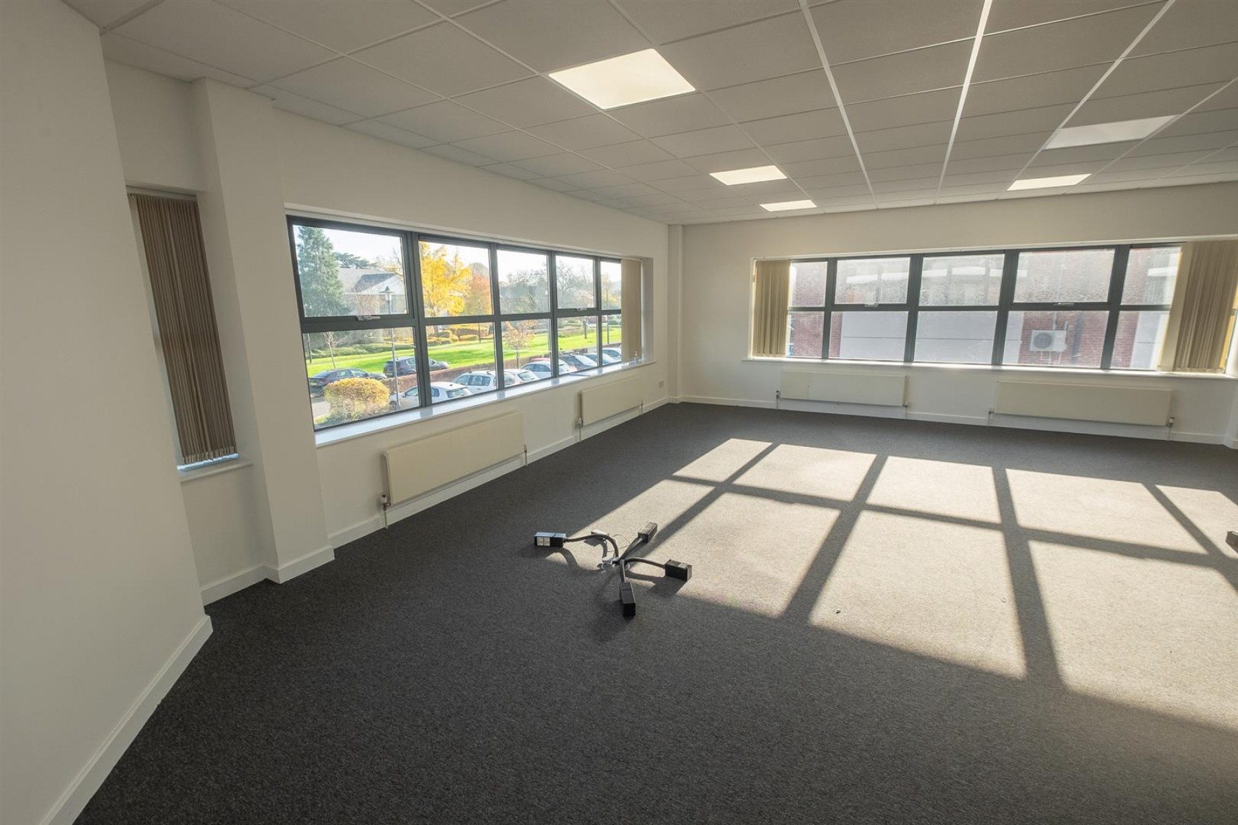 Images for FREEHOLD OFFICE BUILDING | BS20