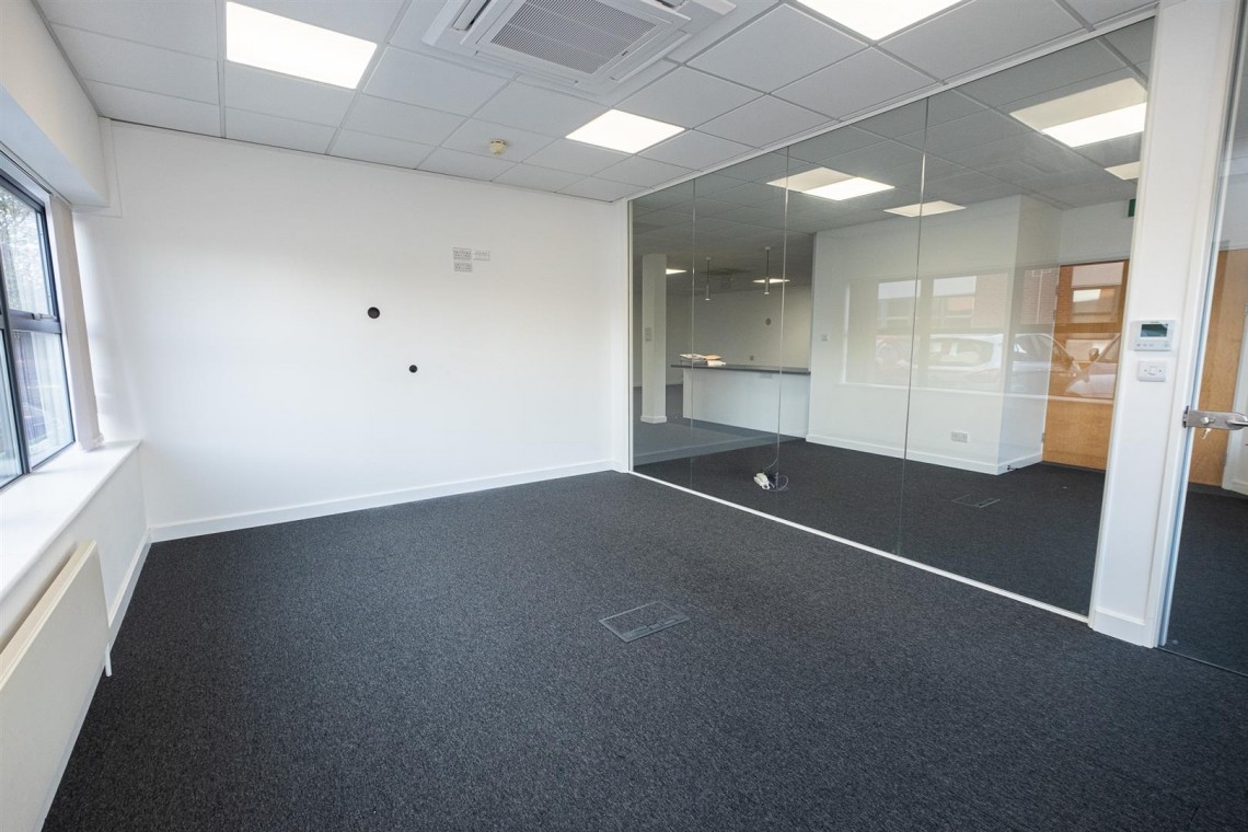 Images for FREEHOLD OFFICE BUILDING | BS20